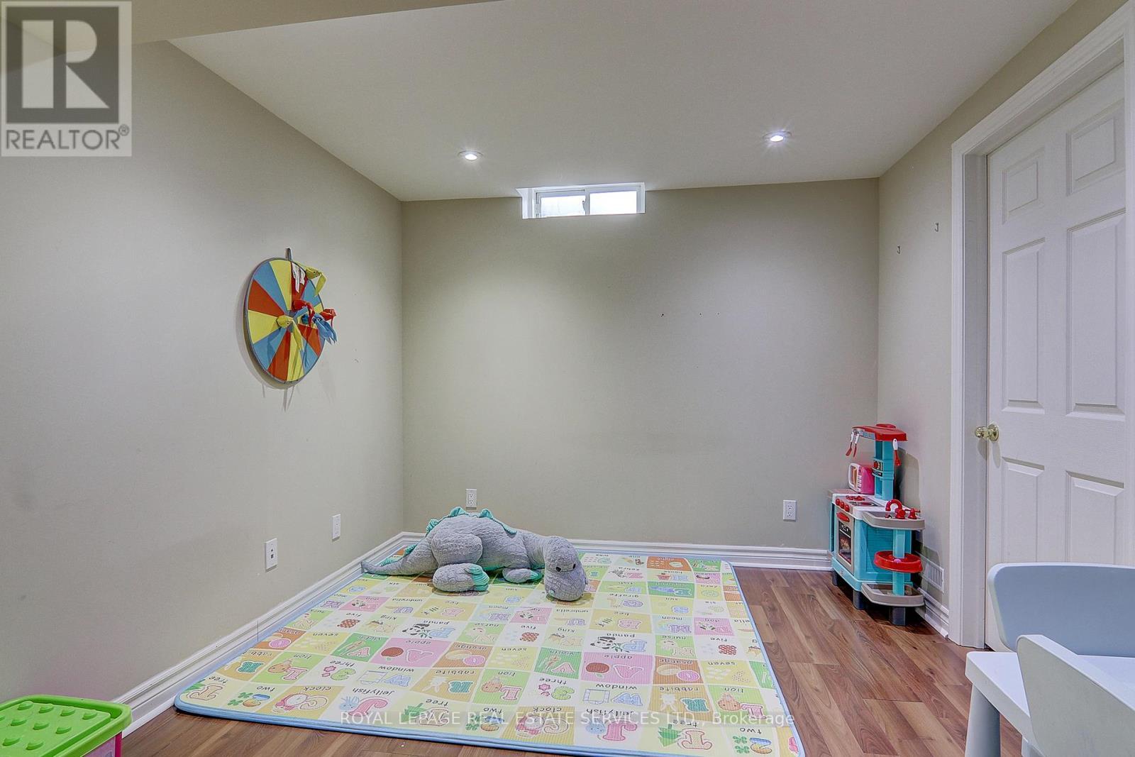 












206 ROXTON ROAD

,
Oakville,




Ontario
L6H6M8

