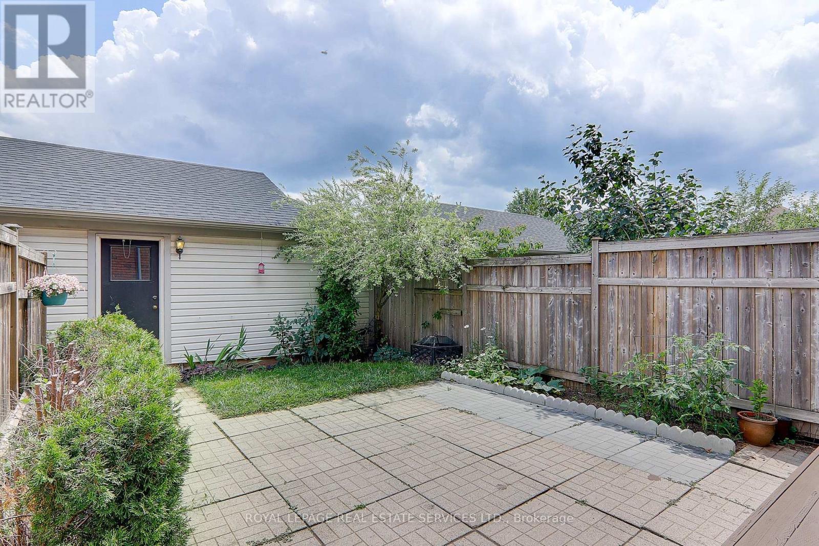 












206 ROXTON ROAD

,
Oakville,




Ontario
L6H6M8

