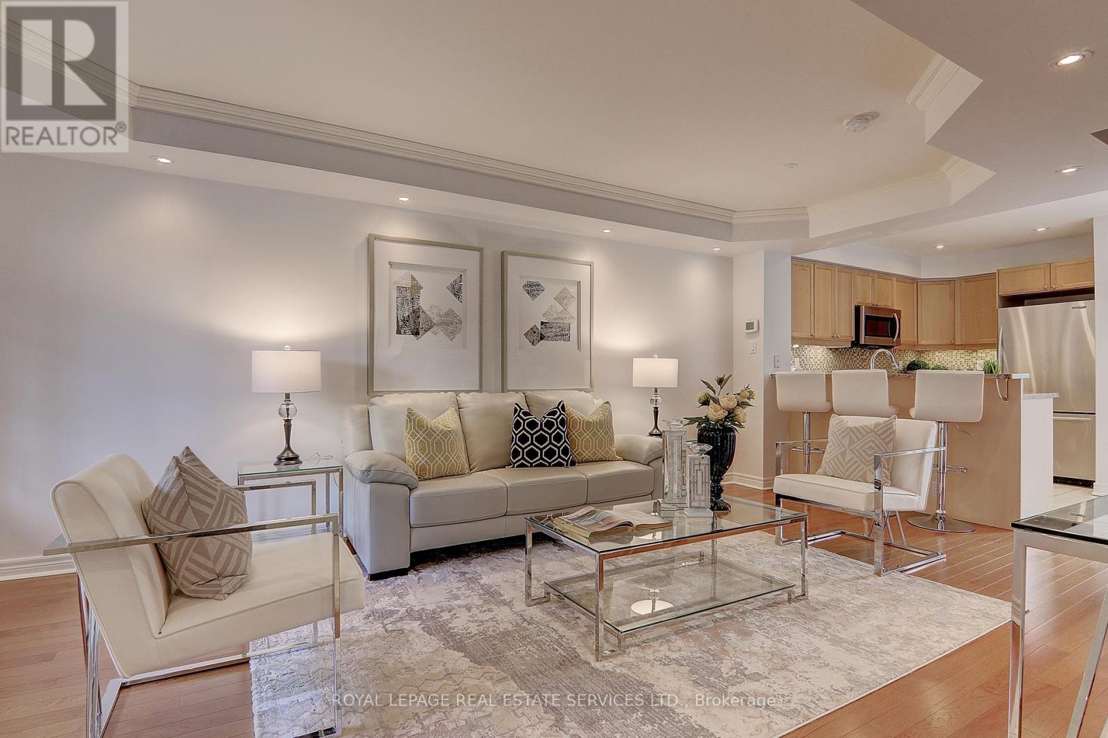 












206 ROXTON ROAD

,
Oakville,




Ontario
L6H6M8

