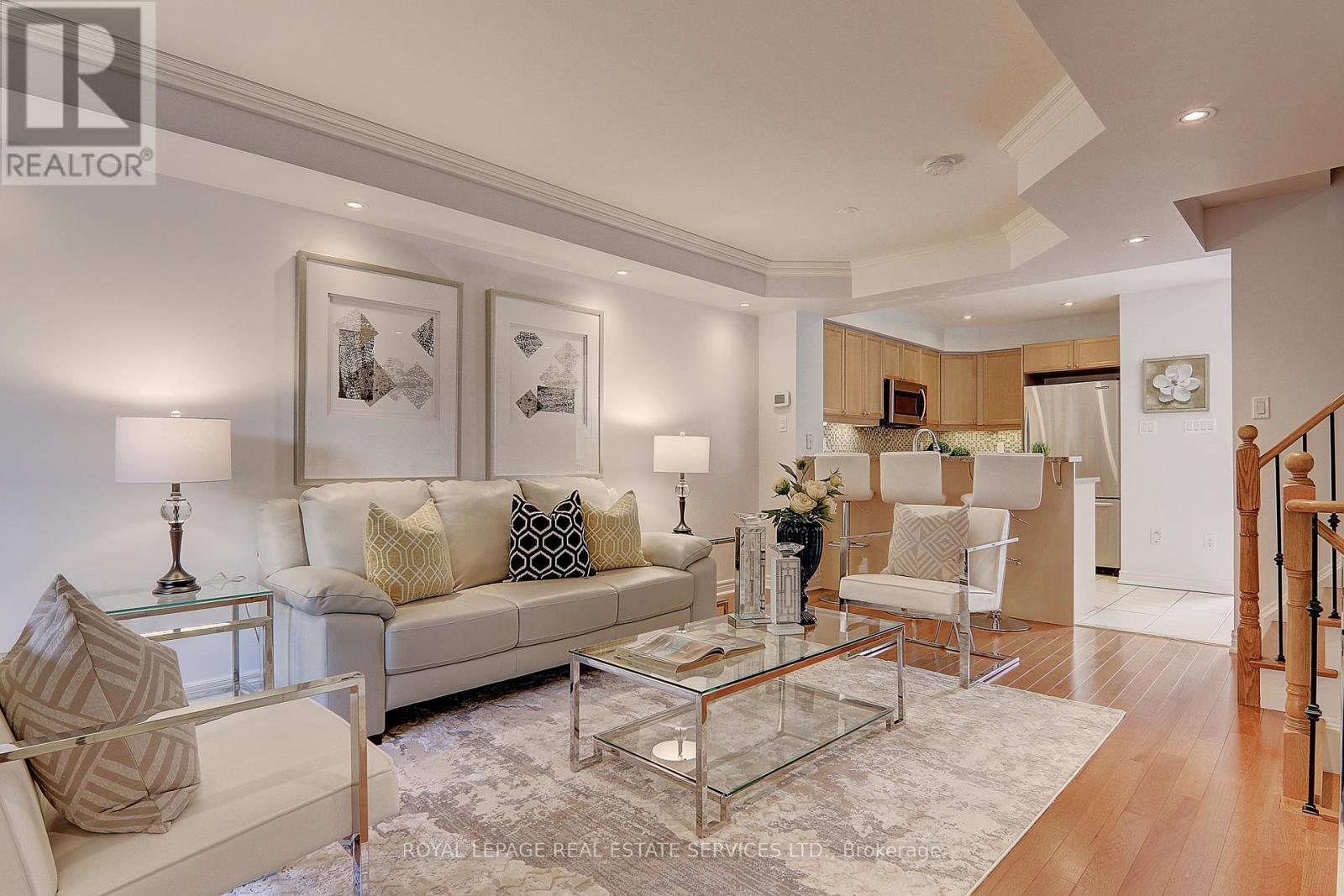 












206 ROXTON ROAD

,
Oakville,




Ontario
L6H6M8

