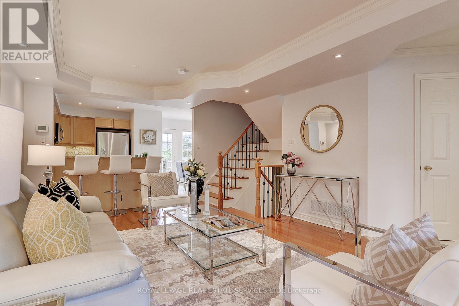 












206 ROXTON ROAD

,
Oakville,




Ontario
L6H6M8

