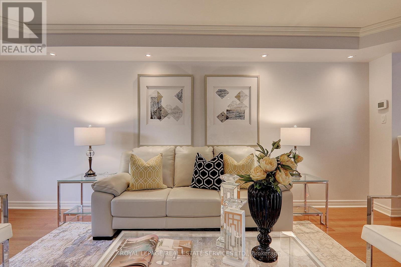 












206 ROXTON ROAD

,
Oakville,




Ontario
L6H6M8

