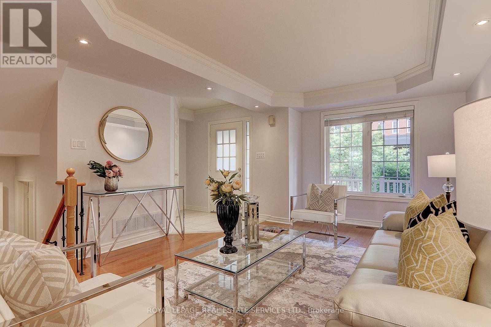 












206 ROXTON ROAD

,
Oakville,




Ontario
L6H6M8

