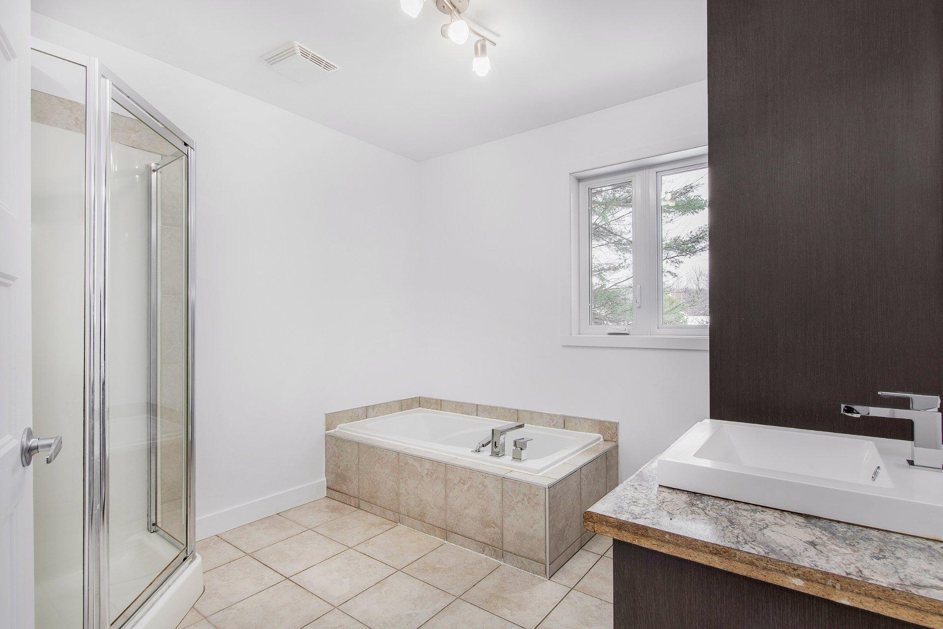 









1493

 - 1595


Av. Rawlinson

,
Mascouche,




QC
J7K1X5

