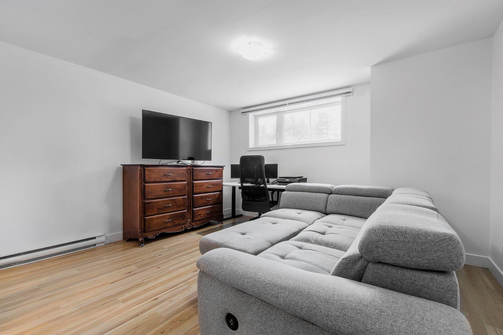 









1493

 - 1595


Av. Rawlinson

,
Mascouche,




QC
J7K1X5

