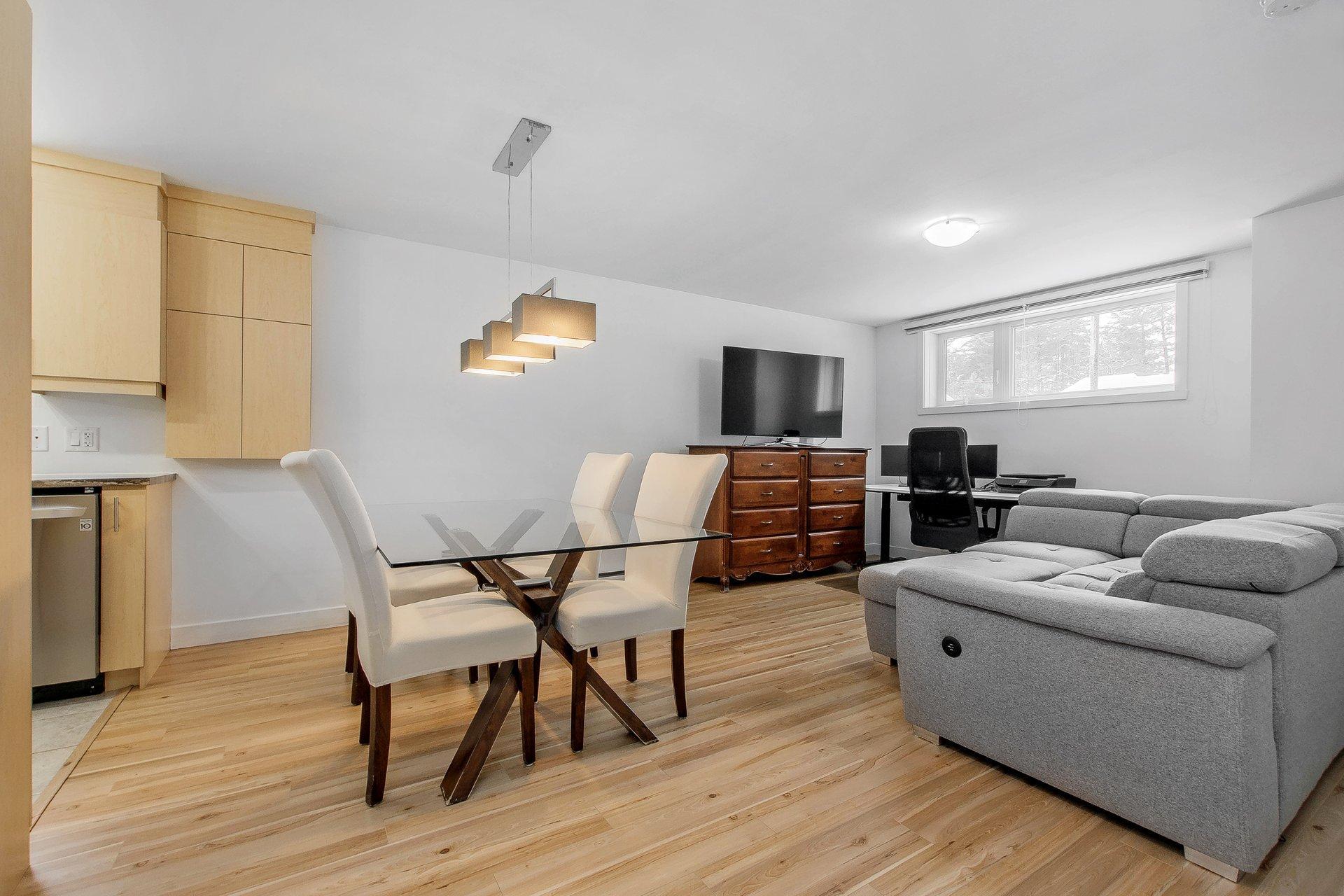 









1493

 - 1595


Av. Rawlinson

,
Mascouche,




QC
J7K1X5

