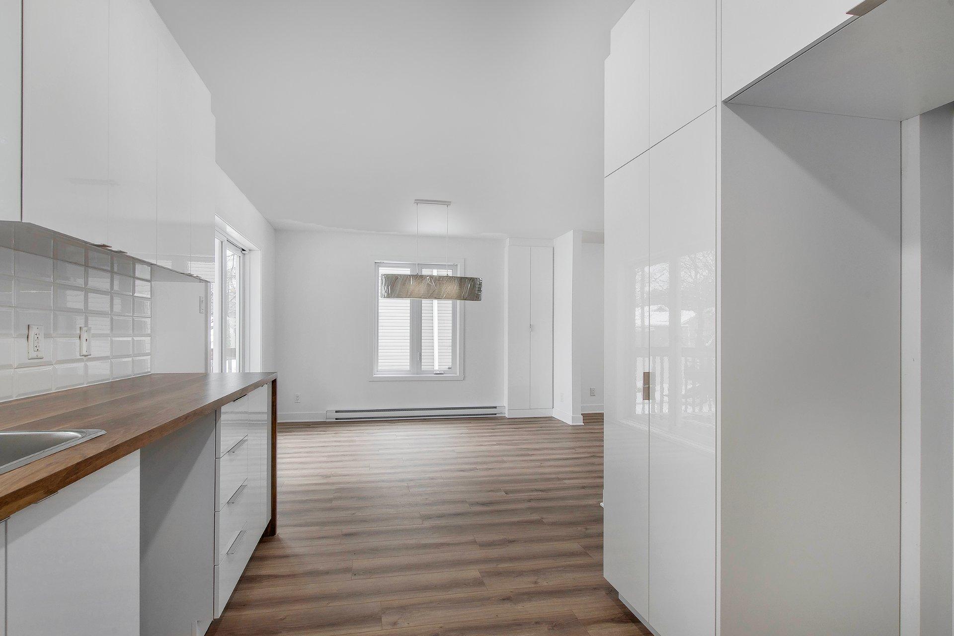 









1493

 - 1595


Av. Rawlinson

,
Mascouche,




QC
J7K1X5

