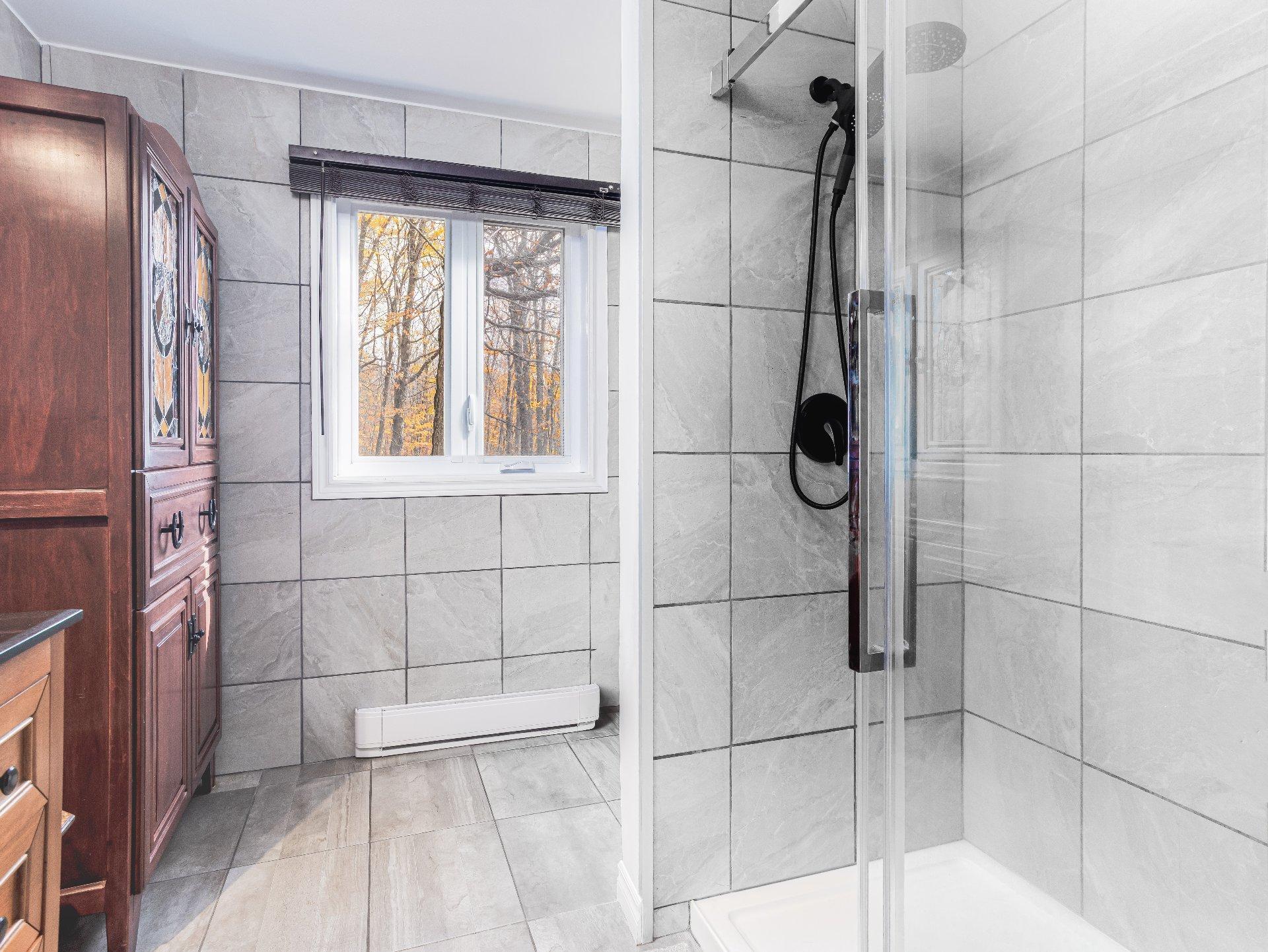 









1733Z


Mtée Harwood

,
Saint-Lazare,




QC
J7T2N3

