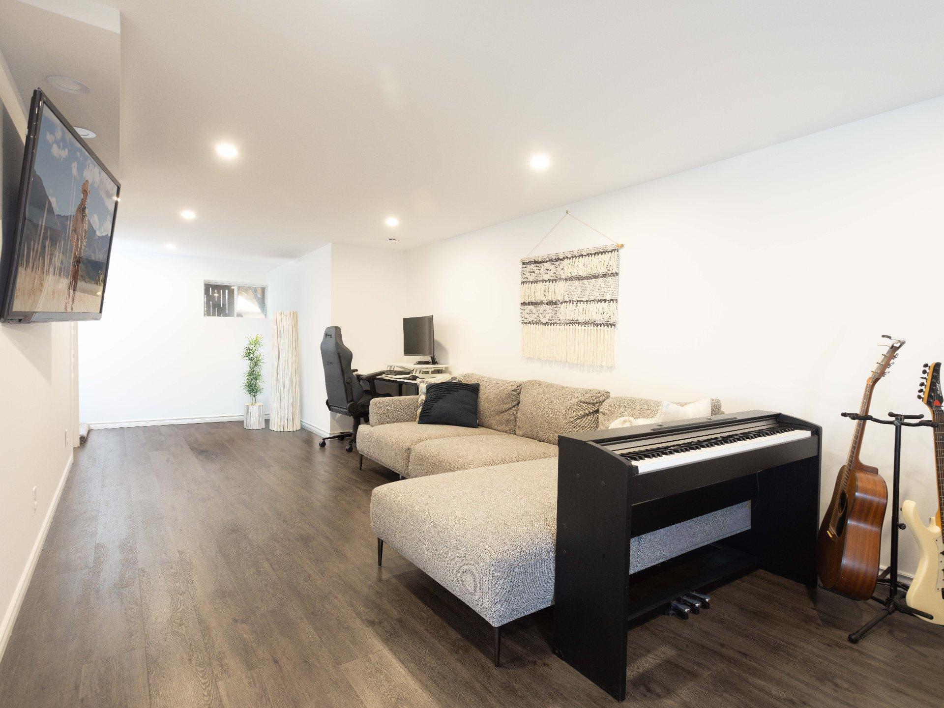 









1733Z


Mtée Harwood

,
Saint-Lazare,




QC
J7T2N3

