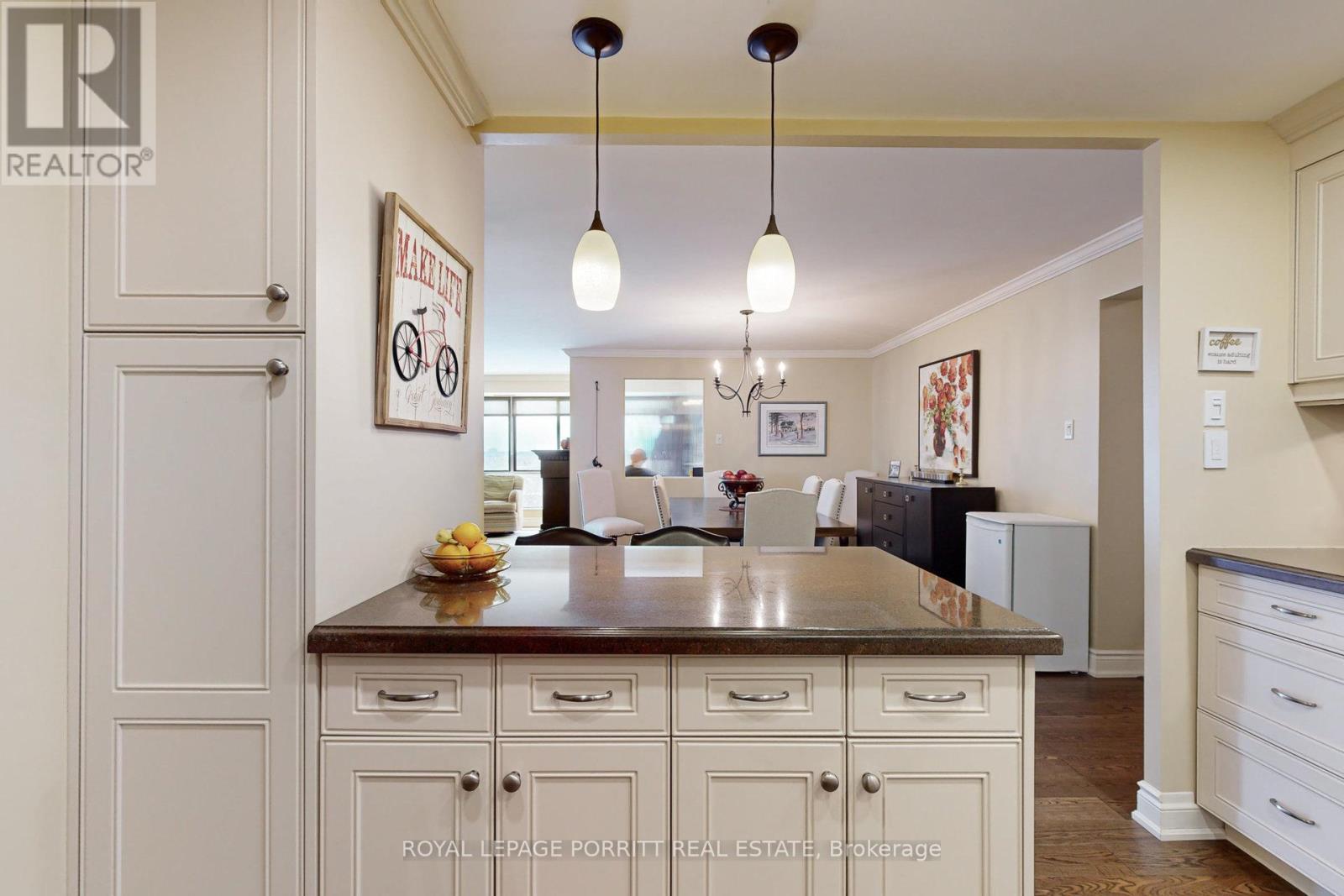 












#2005 - 1400 DIXIE ROAD

,
Mississauga,




Ontario
L5E3E1

