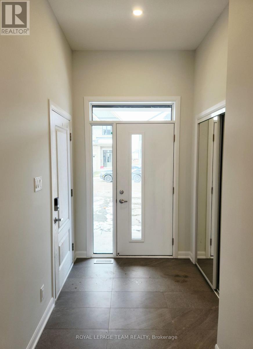 












723 FAIRLINE ROW

,
Ottawa,




Ontario
K2V0M4

