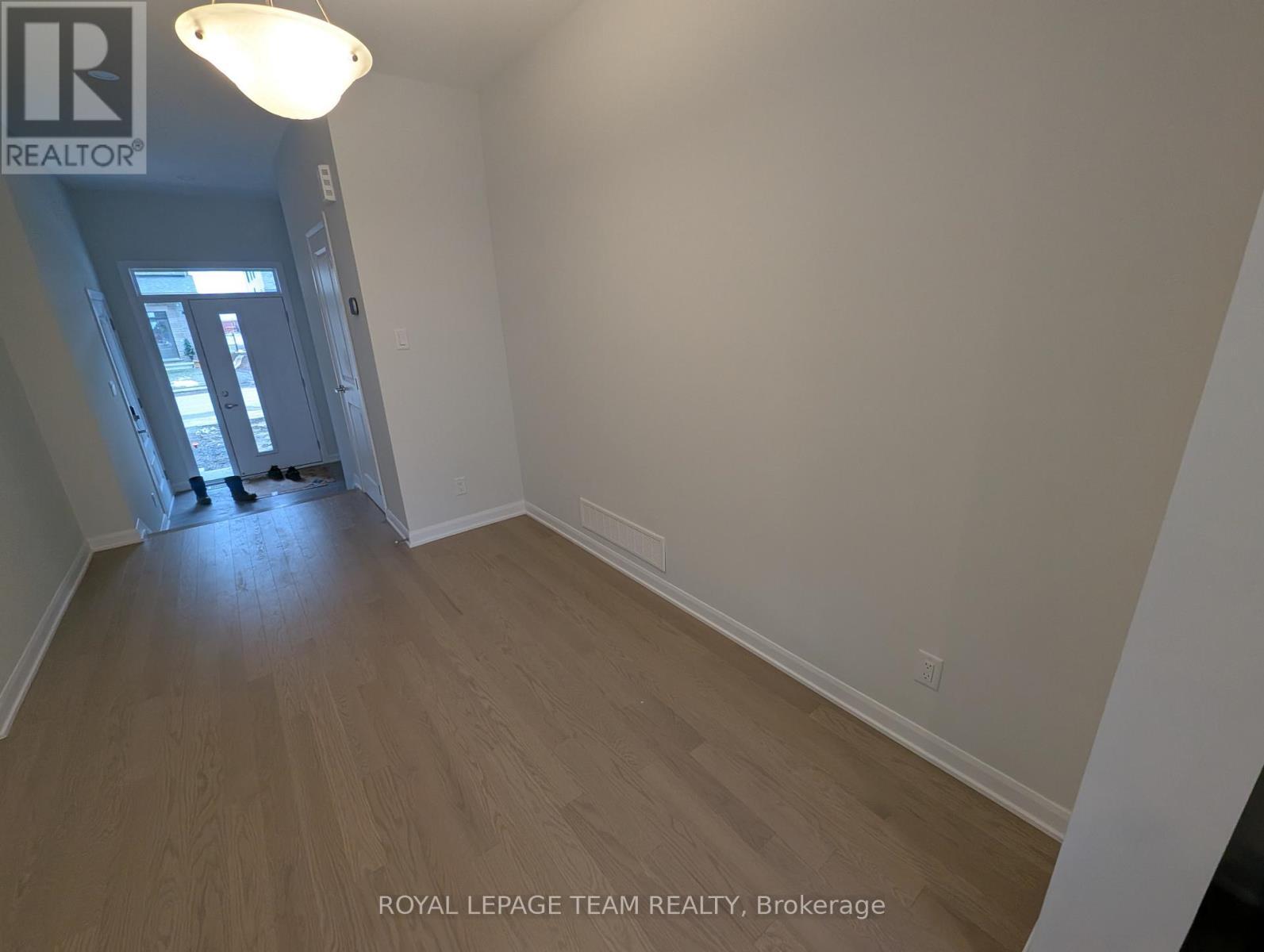 












723 FAIRLINE ROW

,
Ottawa,




Ontario
K2V0M4

