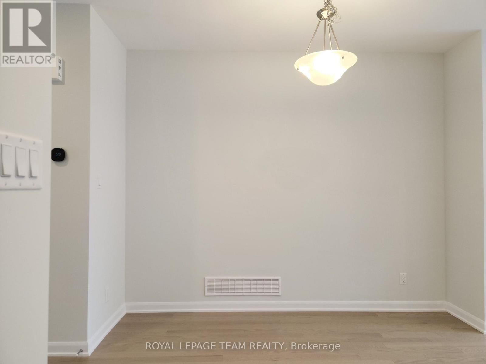 












723 FAIRLINE ROW

,
Ottawa,




Ontario
K2V0M4

