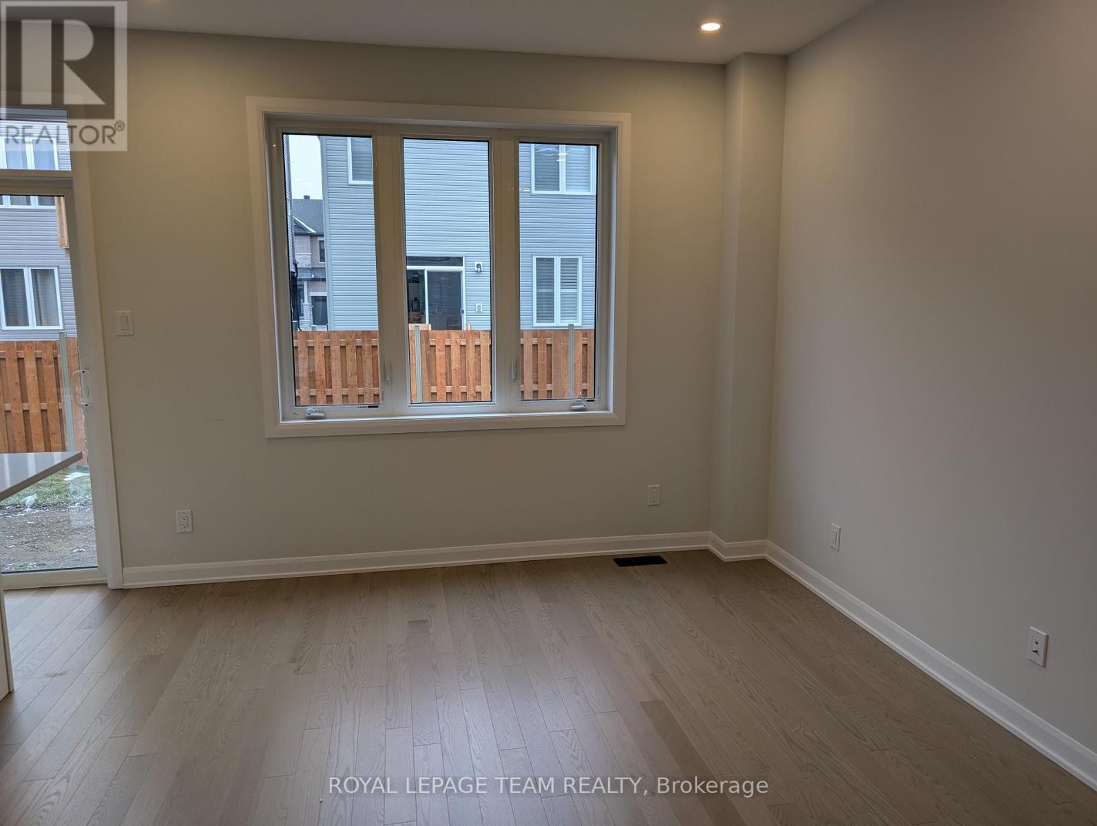 












723 FAIRLINE ROW

,
Ottawa,




Ontario
K2V0M4

