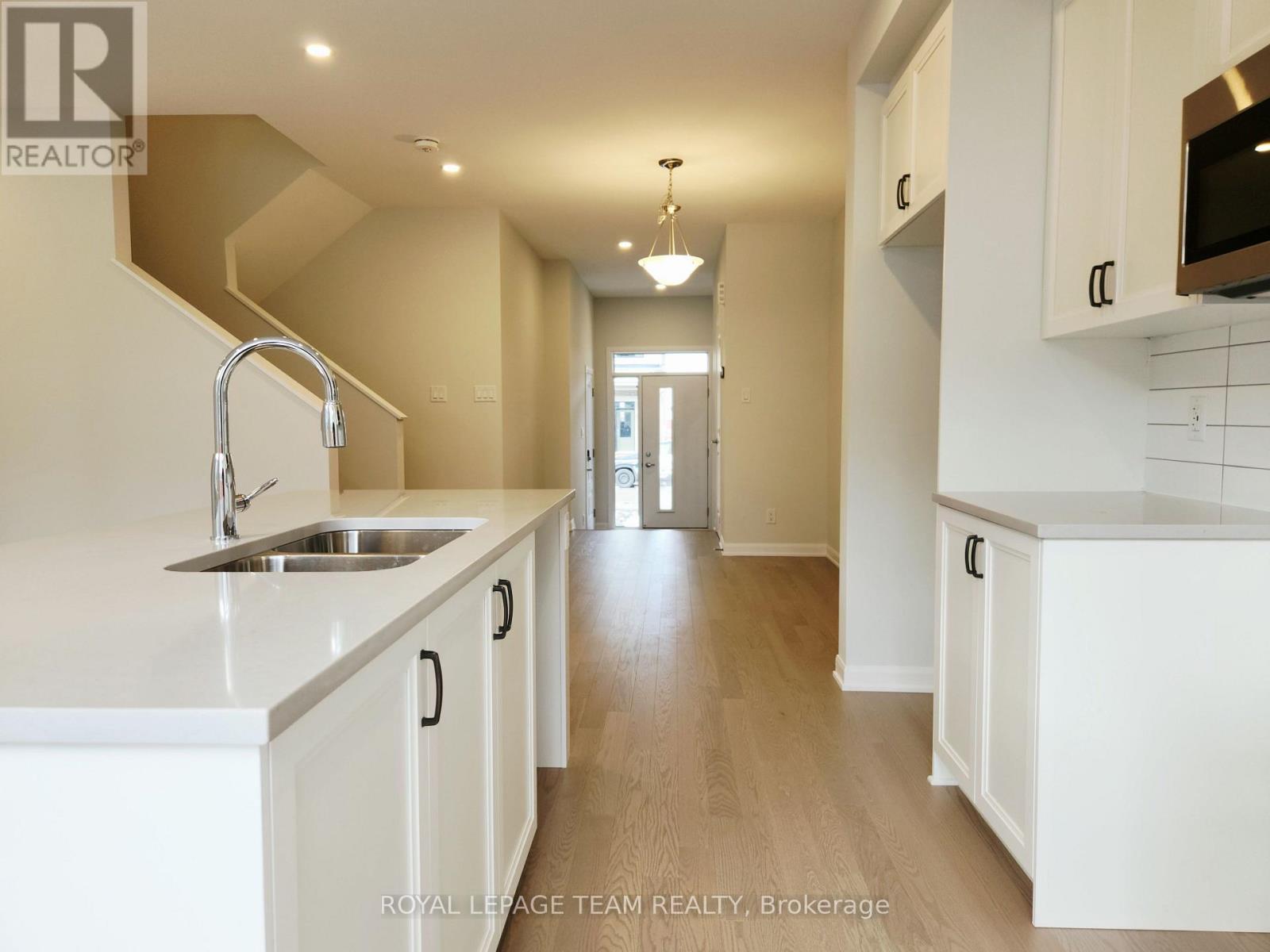 












723 FAIRLINE ROW

,
Ottawa,




Ontario
K2V0M4

