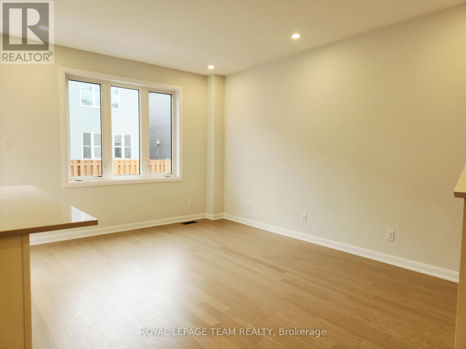 












723 FAIRLINE ROW

,
Ottawa,




Ontario
K2V0M4

