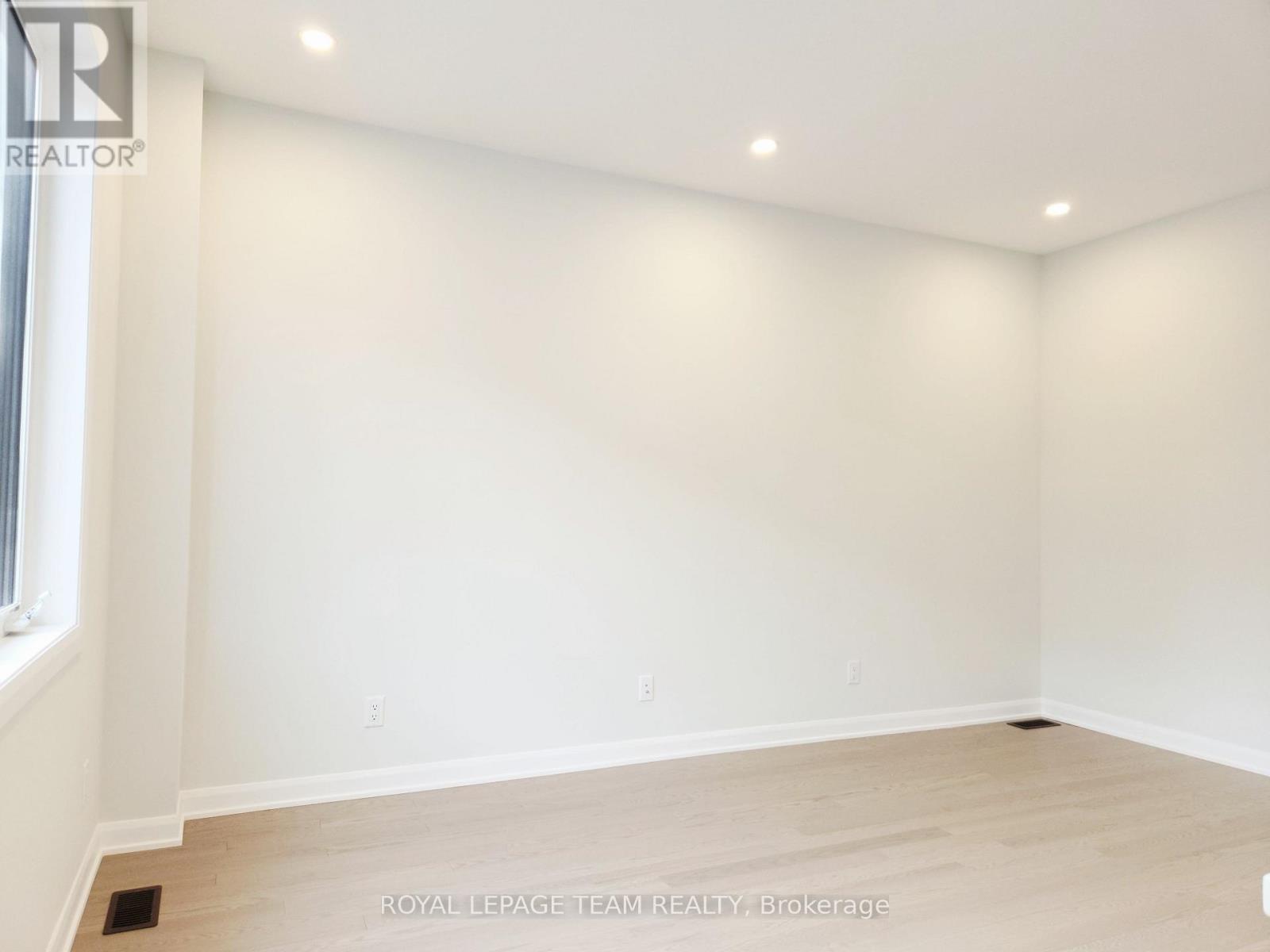 












723 FAIRLINE ROW

,
Ottawa,




Ontario
K2V0M4

