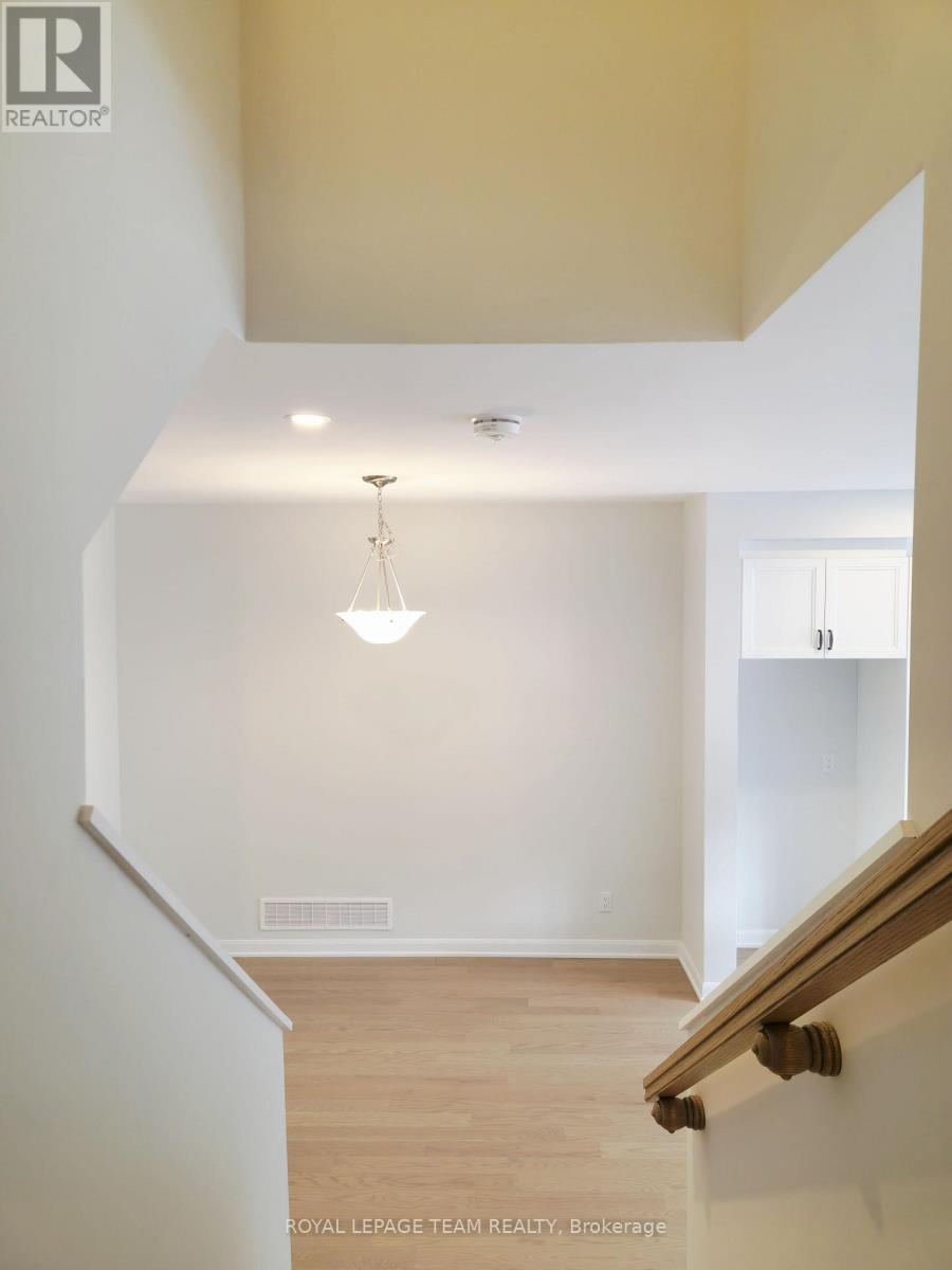 












723 FAIRLINE ROW

,
Ottawa,




Ontario
K2V0M4

