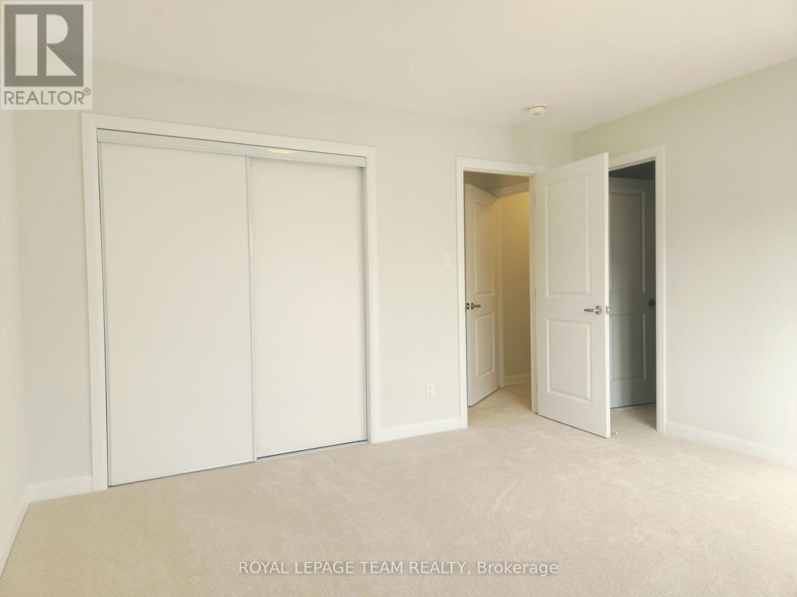 












723 FAIRLINE ROW

,
Ottawa,




Ontario
K2V0M4

