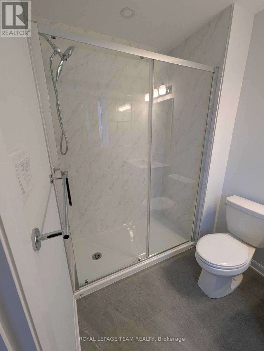 












723 FAIRLINE ROW

,
Ottawa,




Ontario
K2V0M4

