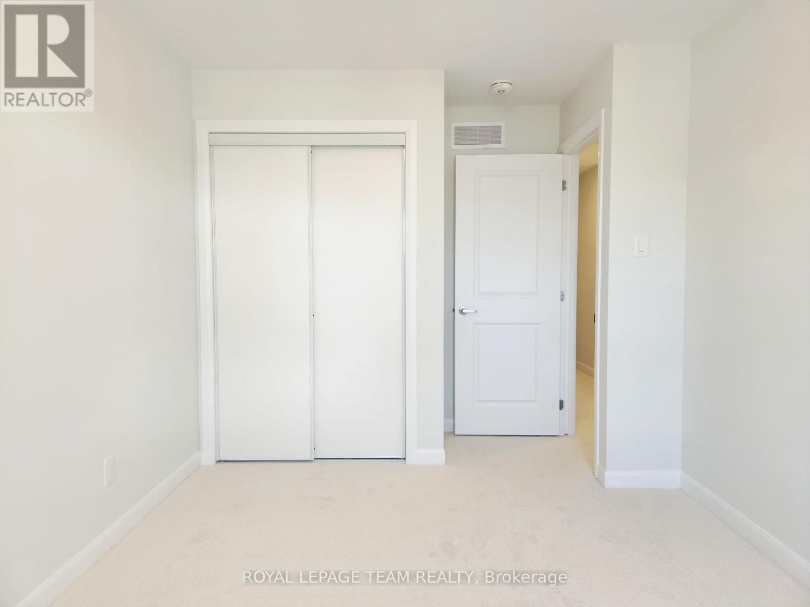 












723 FAIRLINE ROW

,
Ottawa,




Ontario
K2V0M4

