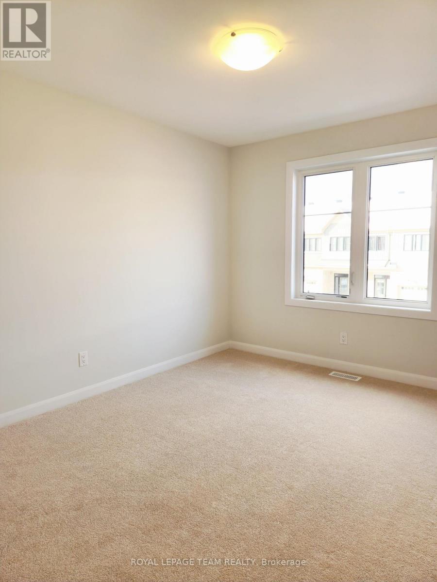 












723 FAIRLINE ROW

,
Ottawa,




Ontario
K2V0M4

