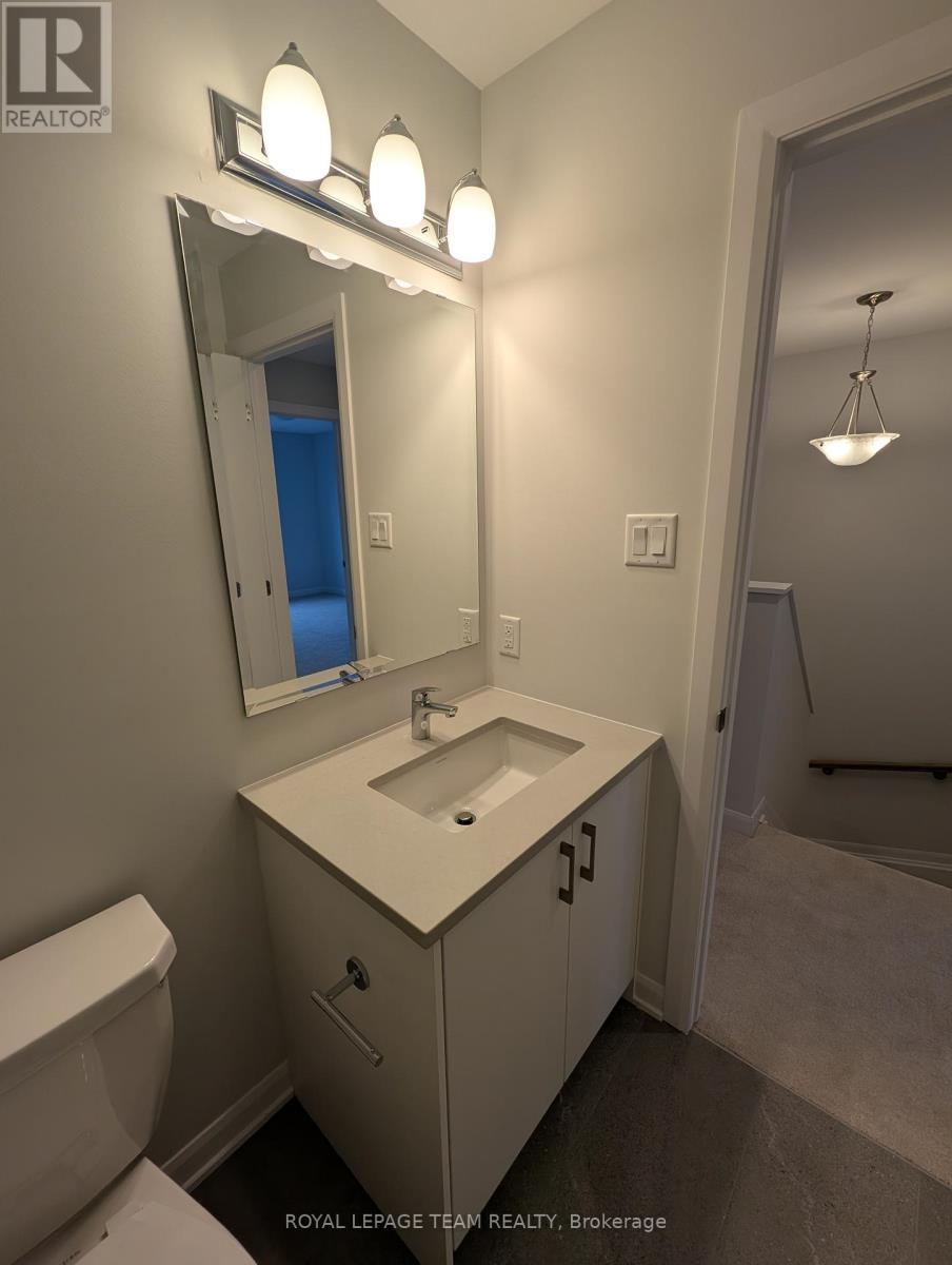 












723 FAIRLINE ROW

,
Ottawa,




Ontario
K2V0M4

