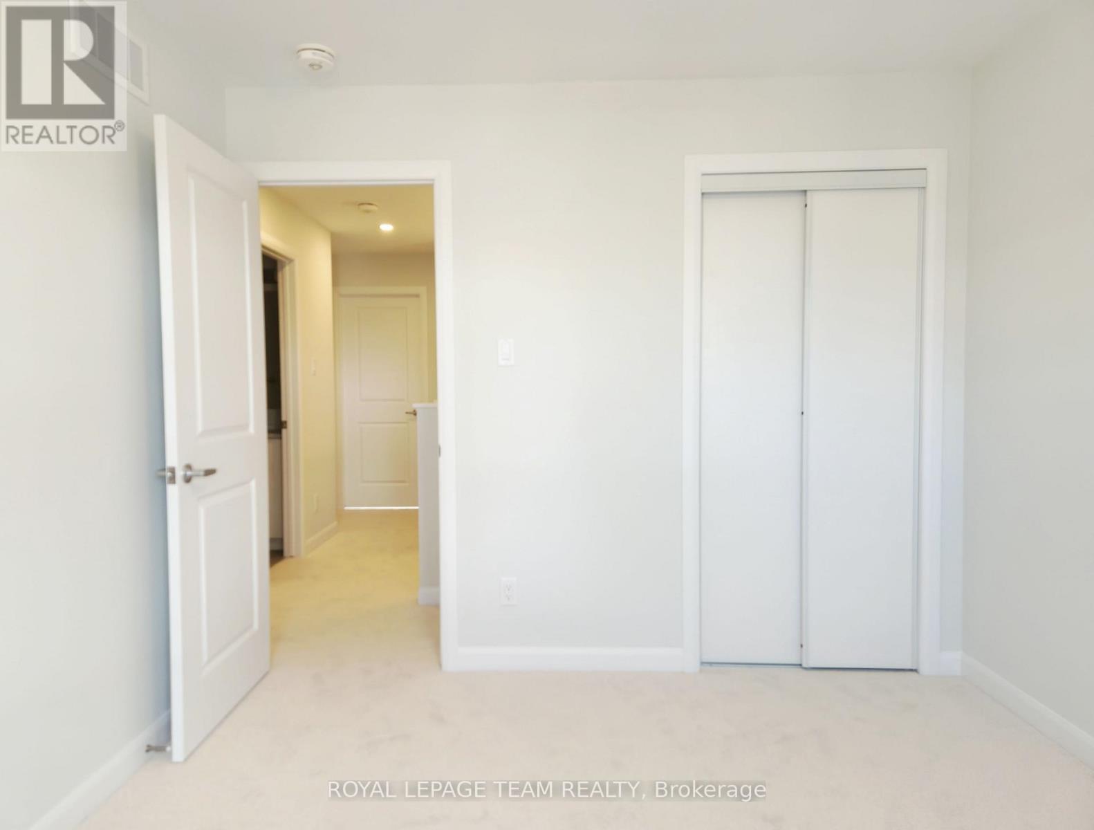 












723 FAIRLINE ROW

,
Ottawa,




Ontario
K2V0M4

