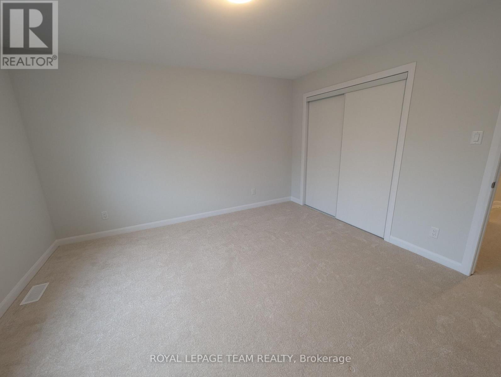 












723 FAIRLINE ROW

,
Ottawa,




Ontario
K2V0M4

