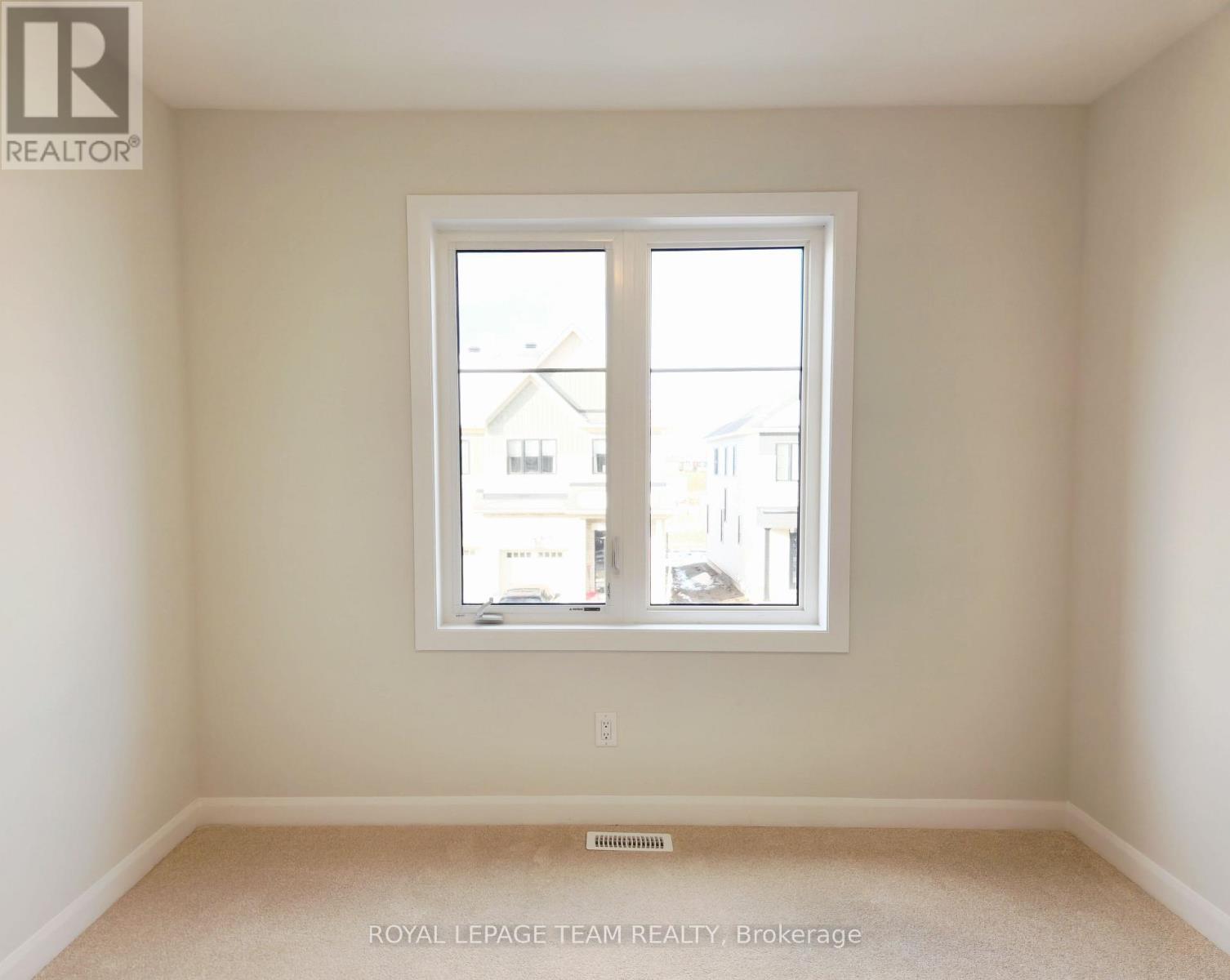 












723 FAIRLINE ROW

,
Ottawa,




Ontario
K2V0M4

