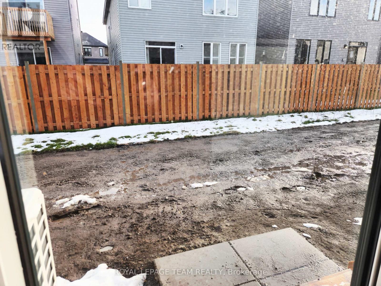 












723 FAIRLINE ROW

,
Ottawa,




Ontario
K2V0M4

