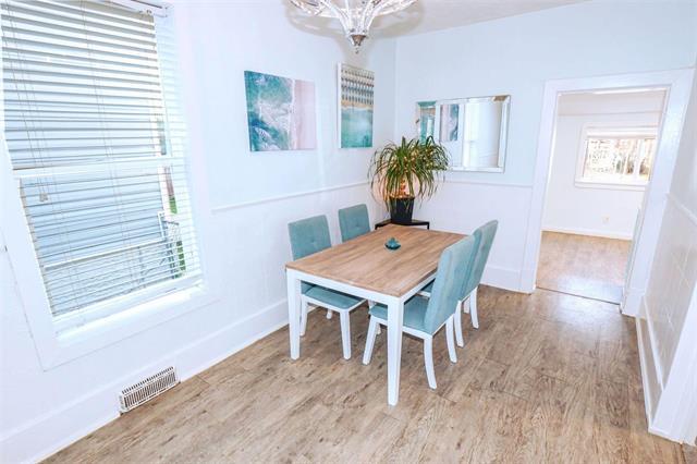 









915


Garwood

AVE,
Winnipeg,




MB
R3M 1M7

