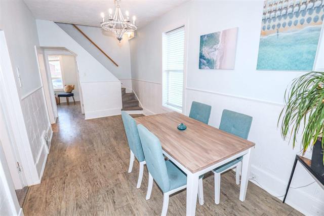 









915


Garwood

AVE,
Winnipeg,




MB
R3M 1M7

