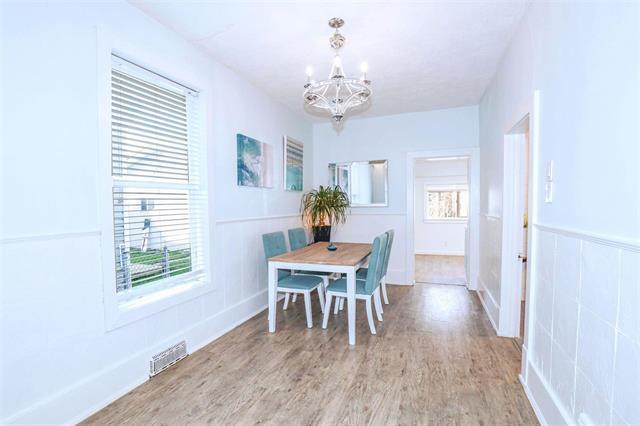 









915


Garwood

AVE,
Winnipeg,




MB
R3M 1M7

