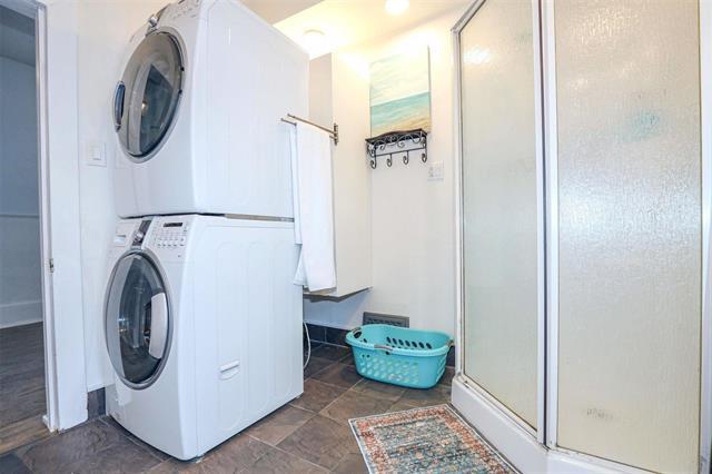 









915


Garwood

AVE,
Winnipeg,




MB
R3M 1M7

