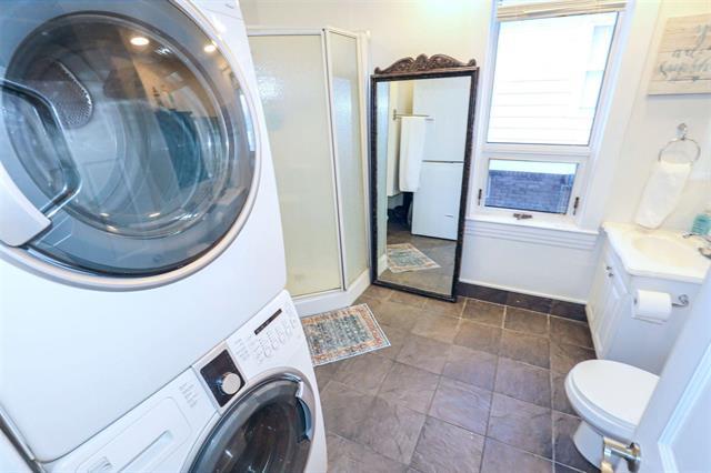 









915


Garwood

AVE,
Winnipeg,




MB
R3M 1M7

