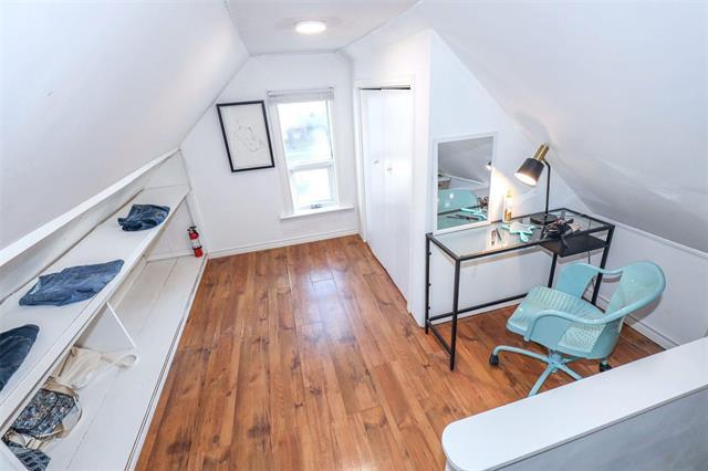 









915


Garwood

AVE,
Winnipeg,




MB
R3M 1M7

