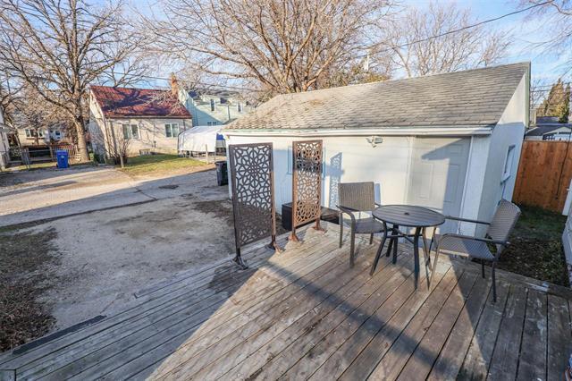 









915


Garwood

AVE,
Winnipeg,




MB
R3M 1M7

