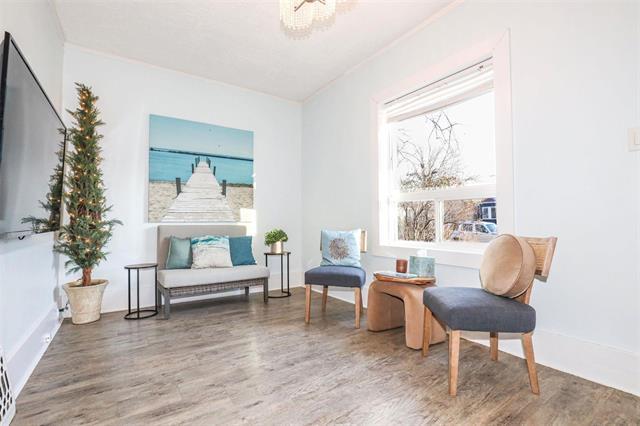 









915


Garwood

AVE,
Winnipeg,




MB
R3M 1M7

