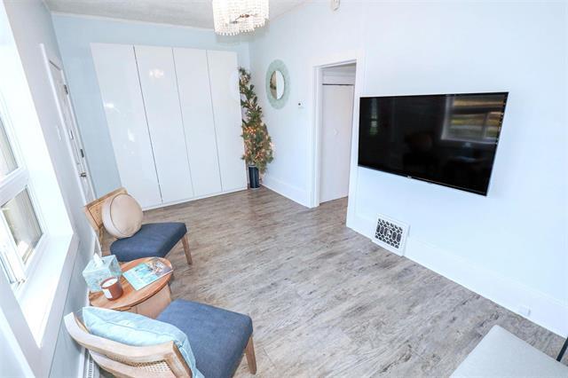 









915


Garwood

AVE,
Winnipeg,




MB
R3M 1M7

