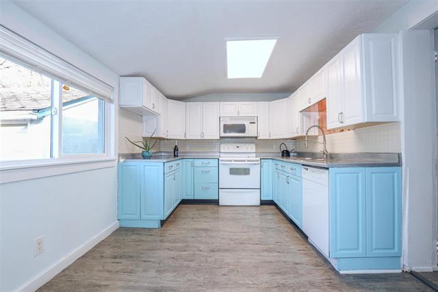 









915


Garwood

AVE,
Winnipeg,




MB
R3M 1M7

