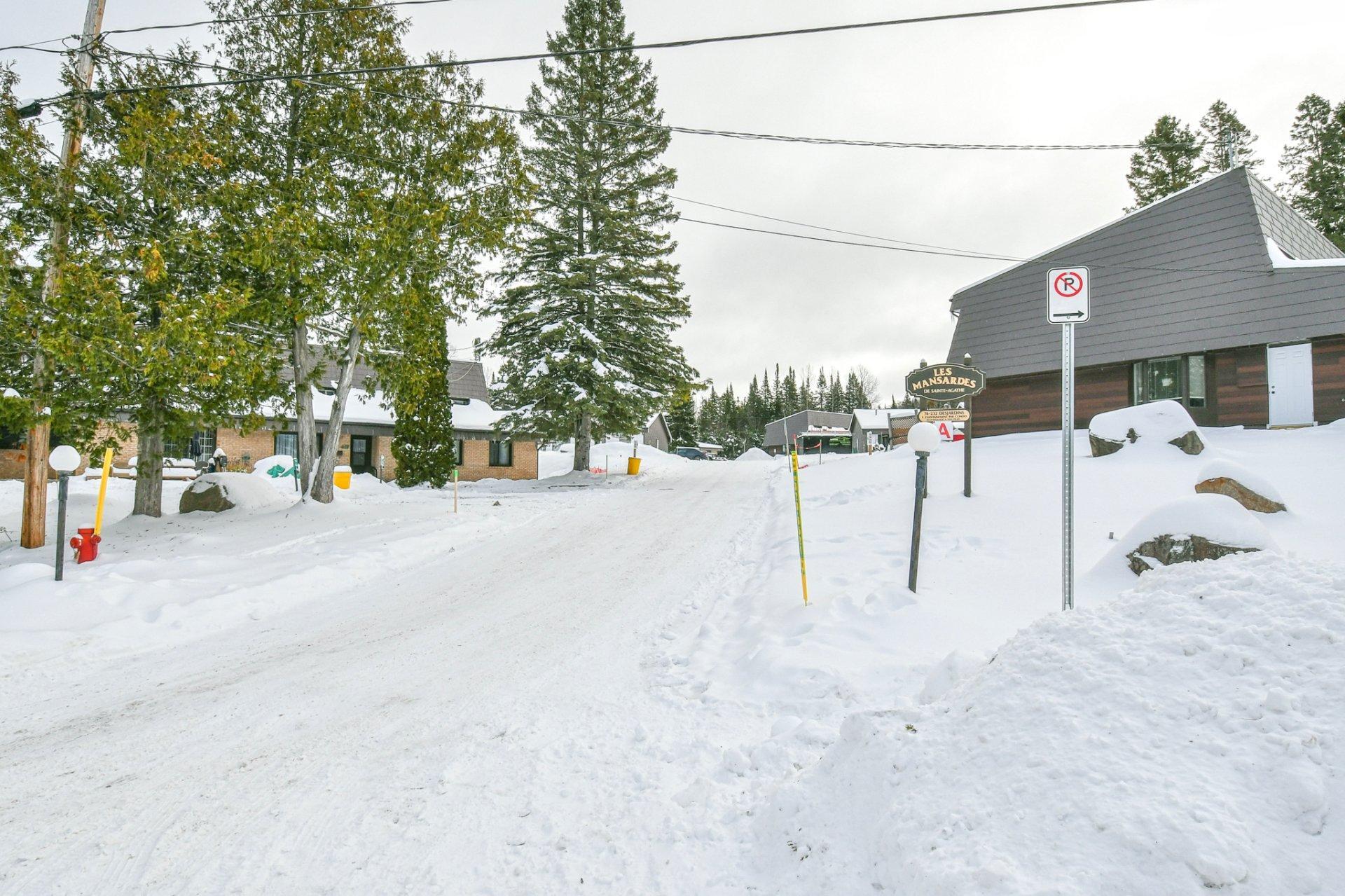 









90


Rue Desjardins

,
Sainte-Agathe-des-Monts,




QC
J8C2W9

