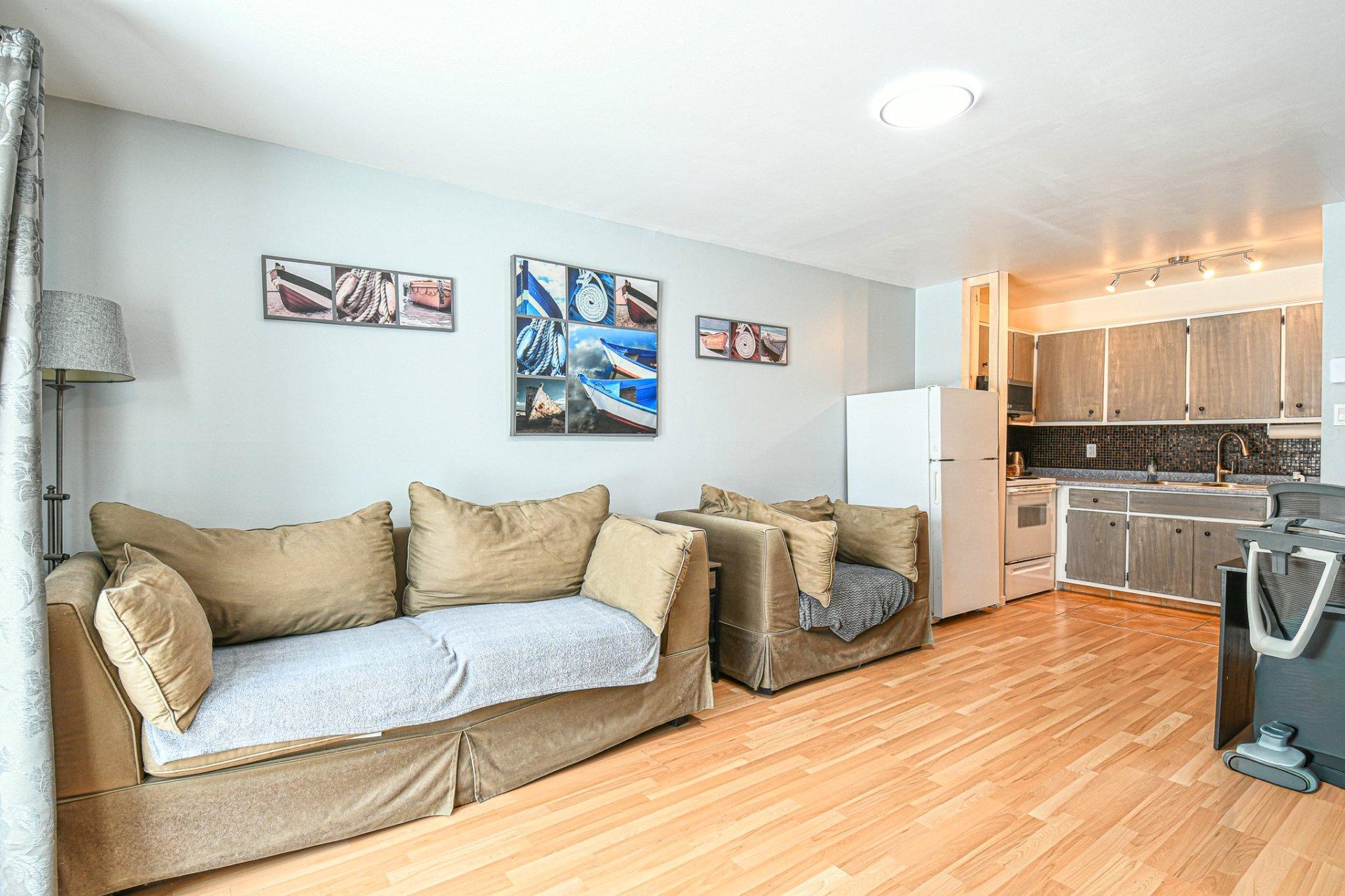 









90


Rue Desjardins

,
Sainte-Agathe-des-Monts,




QC
J8C2W9

