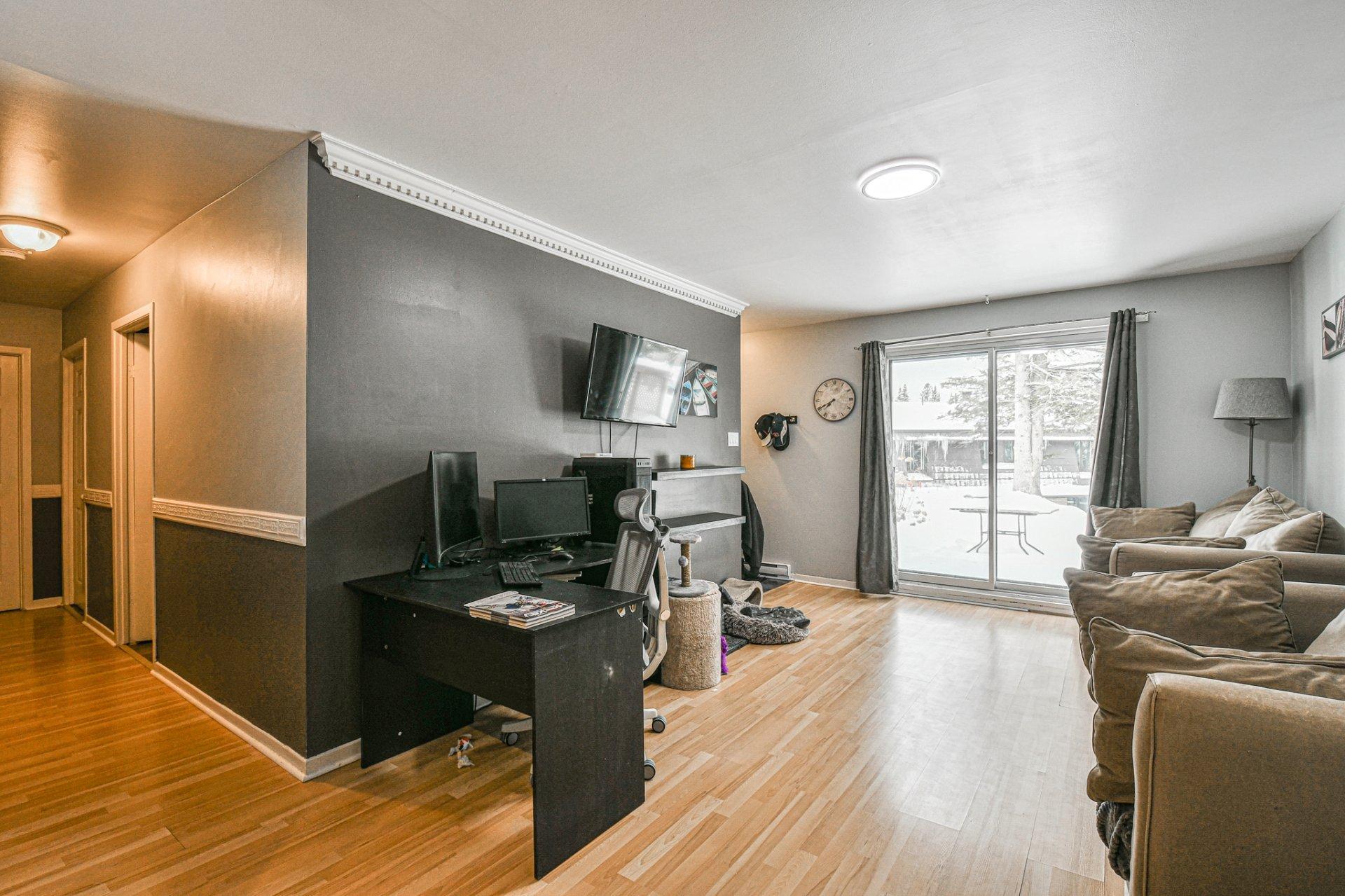 









90


Rue Desjardins

,
Sainte-Agathe-des-Monts,




QC
J8C2W9

