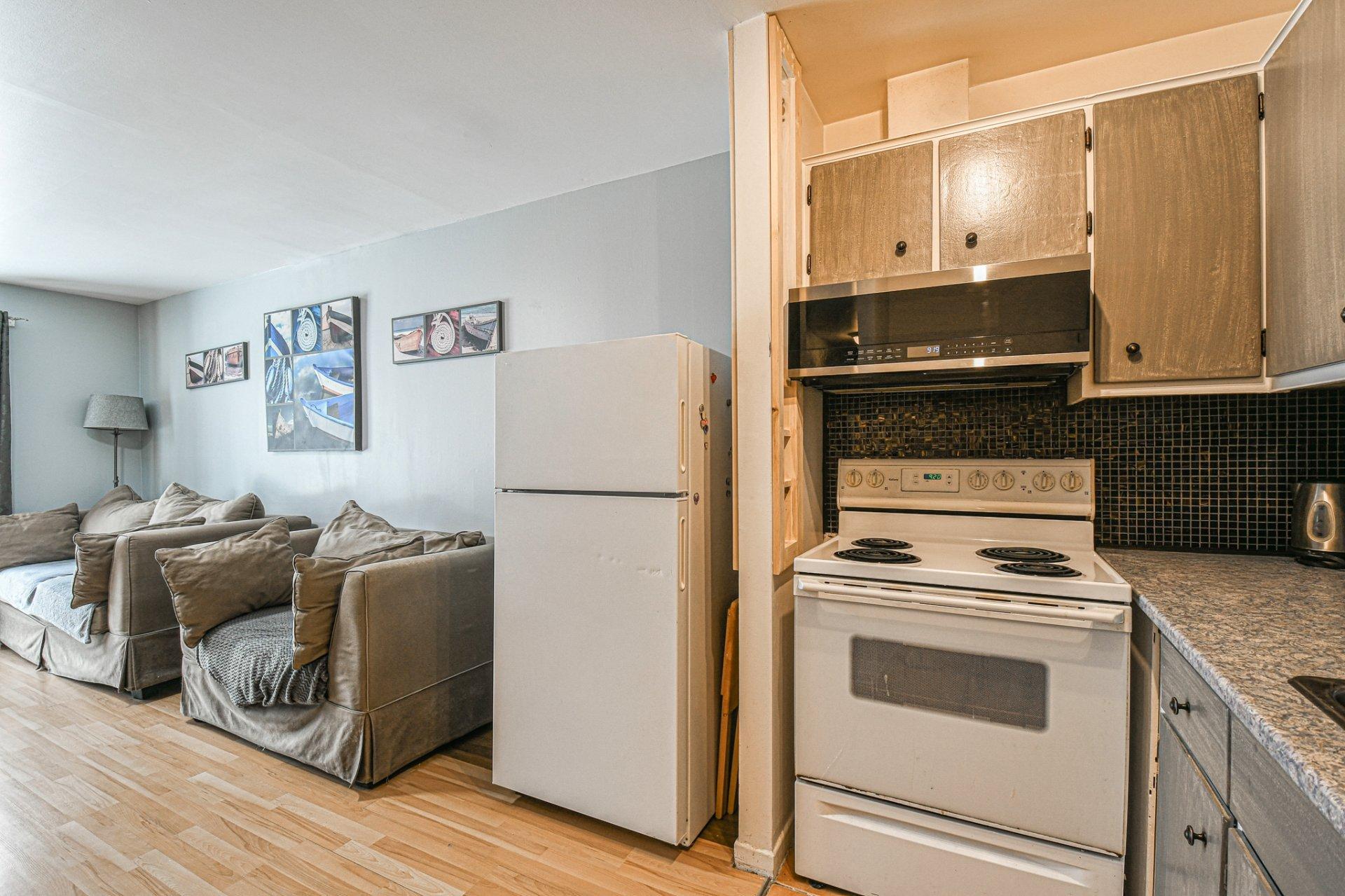 









90


Rue Desjardins

,
Sainte-Agathe-des-Monts,




QC
J8C2W9

