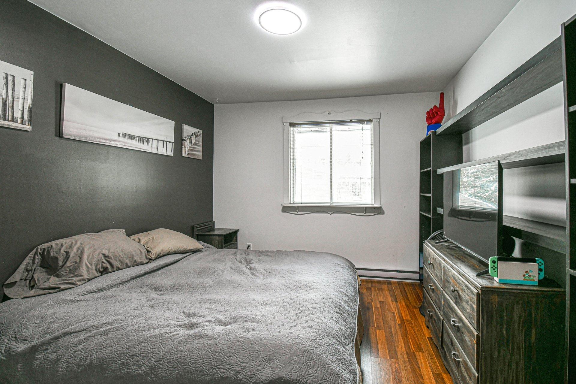 









90


Rue Desjardins

,
Sainte-Agathe-des-Monts,




QC
J8C2W9

