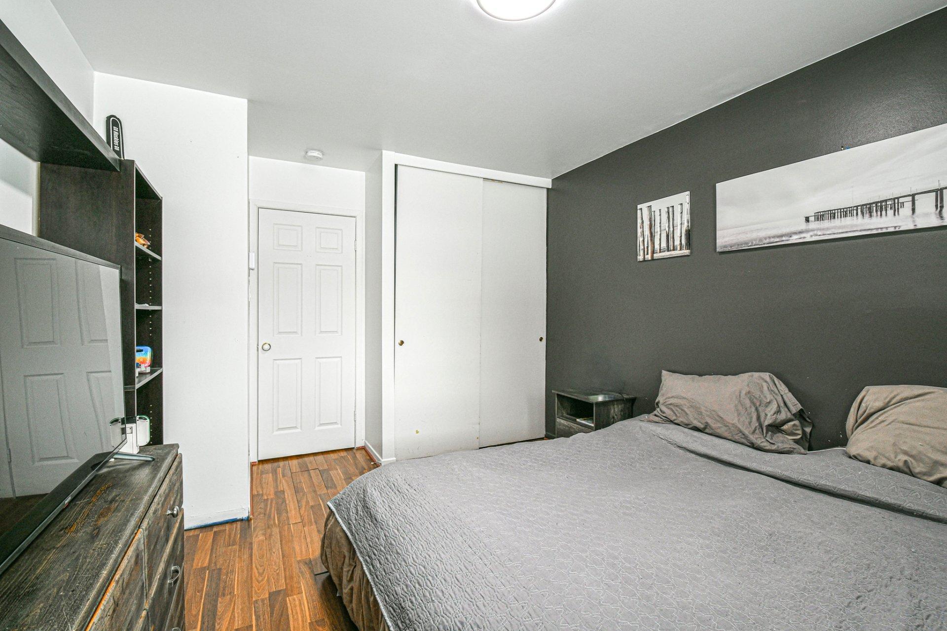 









90


Rue Desjardins

,
Sainte-Agathe-des-Monts,




QC
J8C2W9

