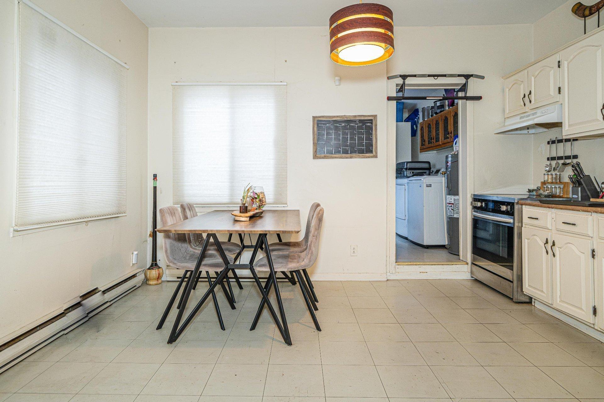 









146

 - 152


Av. St-Pierre

,
Montréal (Lachine),




QC
H8R1P2

