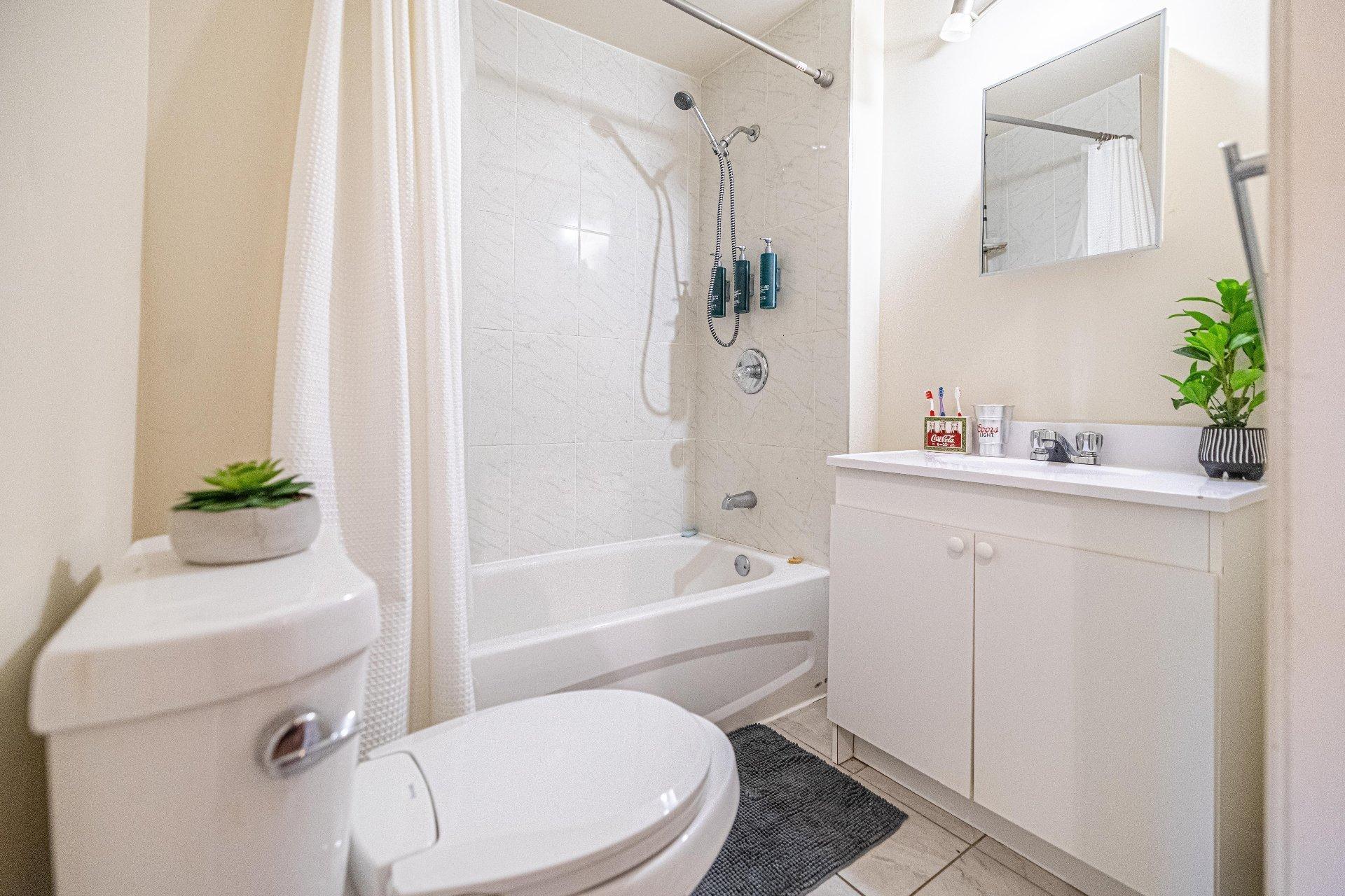 









146

 - 152


Av. St-Pierre

,
Montréal (Lachine),




QC
H8R1P2

