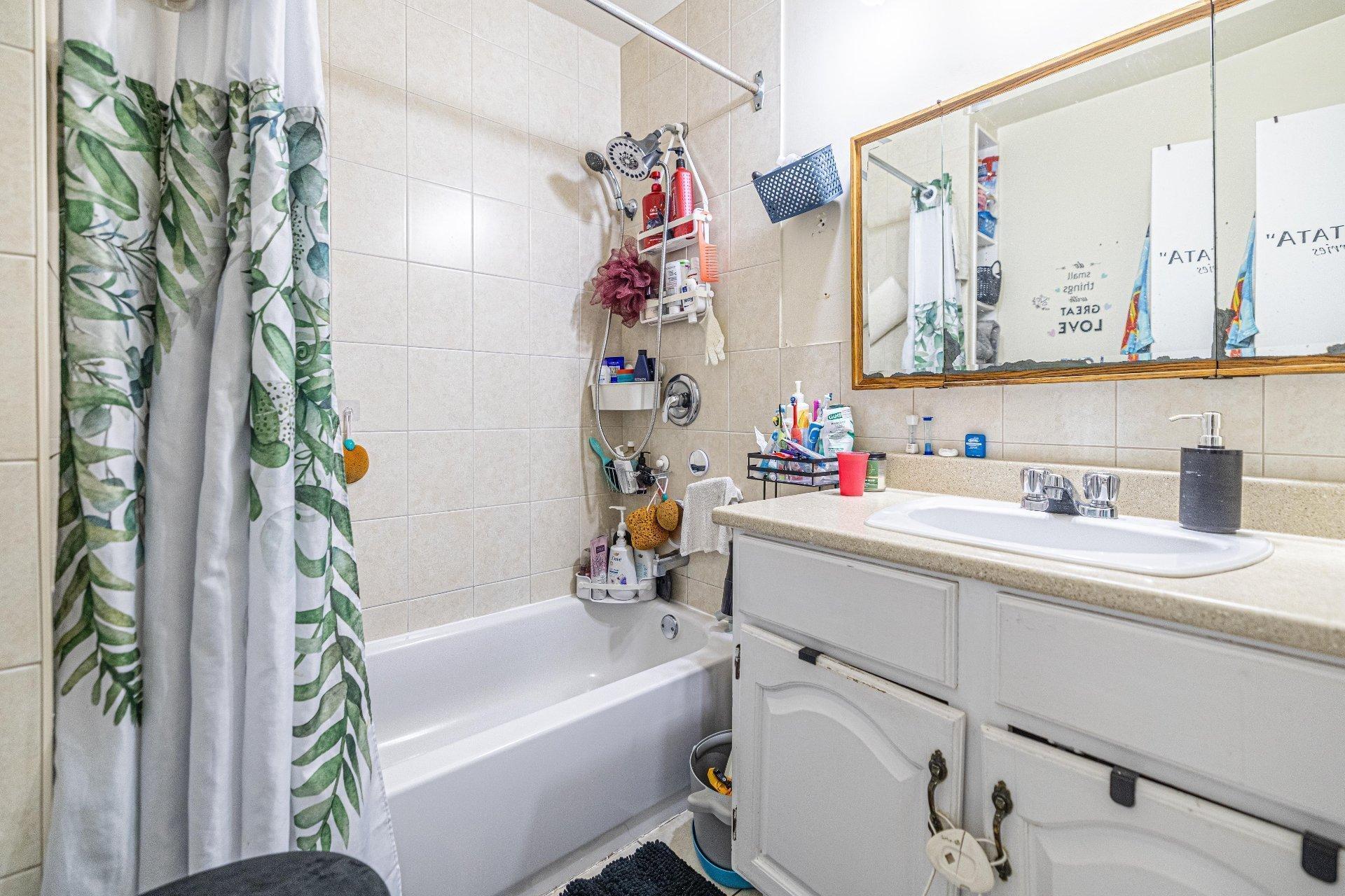 









146

 - 152


Av. St-Pierre

,
Montréal (Lachine),




QC
H8R1P2

